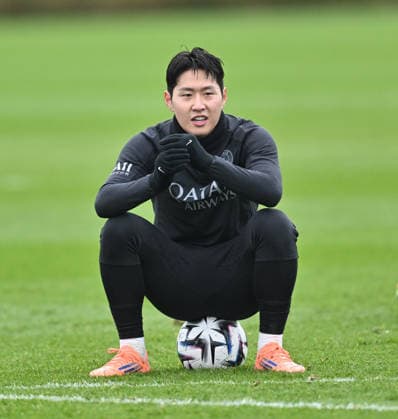 Paris Saint-Germain media day at the PSG Campus POISSY, FRANCE - DECEMBER 04: Player of Paris Saint-Germain (PSG) Lee Kang-in is seen during a training session on media day at the PSG Campus in Poissy, west of Paris, France on December 04, 2025. Mustafa Yalcin Anadolu Poissy France. Editorial use only. Please get in touch for any other usage.  Copyright: x2025xAnadoluxMustafaxYalcinx
