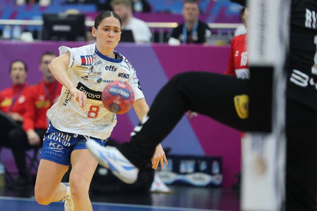 GER, Dortmund, 27th Wommen s World Championship, WM, Weltmeisterschaft 2025, Hauptrunde Main Round, Gruppe Group II 2. Runde Round: Serbien Serbia (SRB) vs. Färöer Inseln Faroe Islands (FRO) 04.12.2025, Westfalenhalle, Dortmund, GER, Dortmund, 27th Wommen s World Championship 2025, Hauptrunde Main Round, Gruppe Group II 2. Runde Round: Serbien Serbia (SRB) vs. Färöer Inseln Faroe Islands (FRO), im Bild: Rannva OLSEN (FRO 8), mit einem Torwurf
