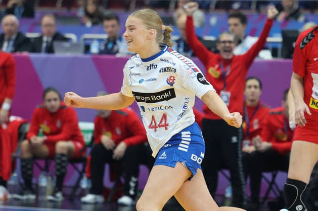 GER, Dortmund, 27th Wommen s World Championship, WM, Weltmeisterschaft 2025, Hauptrunde Main Round, Gruppe Group II 2. Runde Round: Serbien Serbia (SRB) vs. Färöer Inseln Faroe Islands (FRO) 04.12.2025, Westfalenhalle, Dortmund, GER, Dortmund, 27th Wommen s World Championship 2025, Hauptrunde Main Round, Gruppe Group II 2. Runde Round: Serbien Serbia (SRB) vs. Färöer Inseln Faroe Islands (FRO), im Bild: Anna Elisabeth WEYHE (FRO 44), Torjubel Jubel Jubellauf,