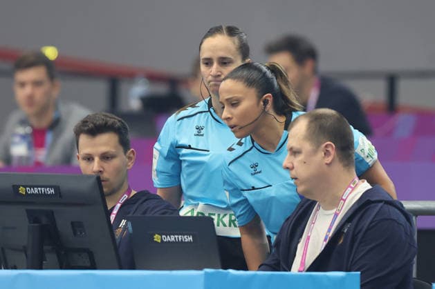 GER, Dortmund, 27th WommenÂ s World Championship, WM, Weltmeisterschaft 2025, Hauptrunde Main Round, Gruppe Group II 2. Runde Round: Serbien Serbia (SRB) vs. Färöer Inseln Faroe Islands (FRO) 04.12.2025, Westfalenhalle, Dortmund, GER, Dortmund, 27th WommenÂ s World Championship 2025, Hauptrunde Main Round, Gruppe Group II 2. Runde Round: Serbien Serbia (SRB) vs. Färöer Inseln Faroe Islands (FRO), im Bild: Videobeweis
