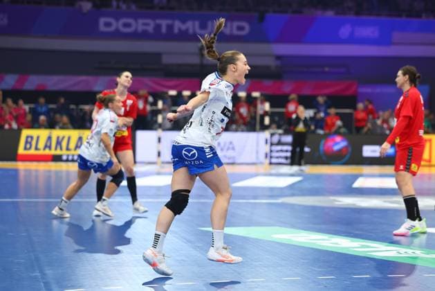 Jana Mittun (Färöer-Inseln) feiert das Unentschieden gegen Serbien Färöer-Inseln vs Serbien, Handball, Frauen-Weltmeisterschaft, 04.12.2025 Färöer-Inseln vs Serbien, Handball, Frauen-Weltmeisterschaft, 04.12.2025 Dortmund Copyright: xEibner-Pressefotox EP_RWS