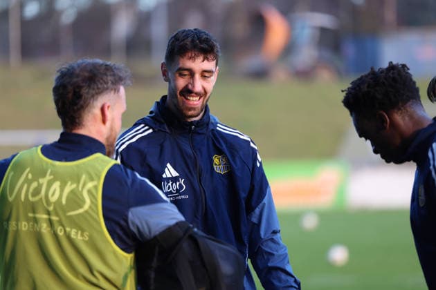 04.12.2025, xrekx, Fussball 3.Liga, 1.FC Saarbruecken - Training v.l. Sven Sonnenberg (1.FC Saarbruecken) beim ersten Training nach seiner Verletzung, Maske, Cut, Augenhoehlenbruch (DFL DFB REGULATIONS PROHIBIT ANY USE OF PHOTOGRAPHS as IMAGE SEQUENCES and or QUASI-VIDEO) Saarbruecken