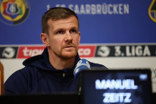 04.12.2025, xrekx, Fussball 3.Liga, 1.FC Saarbruecken - Pressekonferenz v.l. Manuel Zeitz (1.FC Saarbruecken) (DFL DFB REGULATIONS PROHIBIT ANY USE OF PHOTOGRAPHS as IMAGE SEQUENCES and or QUASI-VIDEO) Saarbruecken