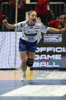 GER, Dortmund, 27th Wommen s World Championship, WM, Weltmeisterschaft 2025, Hauptrunde Main Round, Gruppe Group II 2. Runde Round: Serbien Serbia (SRB) vs. Färöer Inseln Faroe Islands (FRO) 04.12.2025, Westfalenhalle, Dortmund, GER, Dortmund, 27th Wommen s World Championship 2025, Hauptrunde Main Round, Gruppe Group II 2. Runde Round: Serbien Serbia (SRB) vs. Färöer Inseln Faroe Islands (FRO), im Bild: Jana MITTÃöN (FRO 77), verwandelt den letzten 7 Meter zum 31:31 und freut sich entsprechend