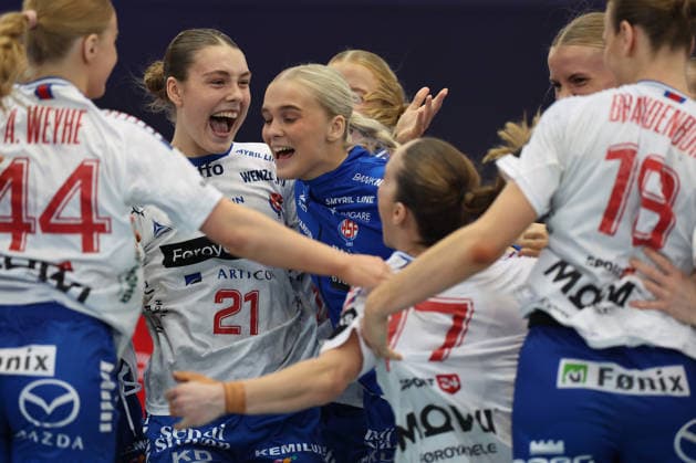 GER, Dortmund, 27th Wommen s World Championship, WM, Weltmeisterschaft 2025, Hauptrunde Main Round, Gruppe Group II 2. Runde Round: Serbien Serbia (SRB) vs. Färöer Inseln Faroe Islands (FRO) 04.12.2025, Westfalenhalle, Dortmund, GER, Dortmund, 27th Wommen s World Championship 2025, Hauptrunde Main Round, Gruppe Group II 2. Runde Round: Serbien Serbia (SRB) vs. Färöer Inseln Faroe Islands (FRO), im Bild: die Färöerer Mannschaft freut sich ueber das Unentschieden und jubel