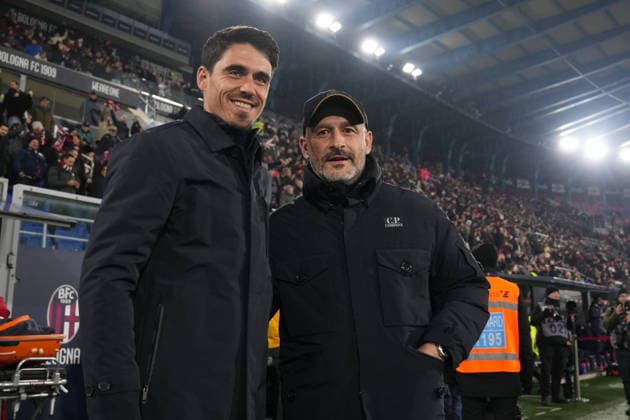 Parma™s head coach Carlos Cuesta and Bologna s head coach Vincenzo Italiano during the round of 16 Frecciarossa Italian Cup 2025 2026 soccer match between Bologna and Parma at Renato Dall™Ara Stadium in Bologna, North Italy, Thursday, December 4, 2025. Soccer  Copyright: xMassimoxPaolone LaPressex