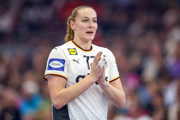 04.12.2025, Handball WM Frauen, Hauptrunde, Deutschland - Montenegro, 27th IHF Women s Handball World Championship, WM, Weltmeisterschaft Westfalenhalle Dortmund: Viola Leuchter (GER 77) jubelnd Nordrhein-Westfalen Deutschland