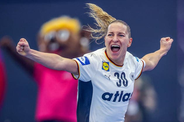 04.12.2025, Handball WM Frauen, Hauptrunde, Deutschland - Montenegro, 27th IHF Women s Handball World Championship, WM, Weltmeisterschaft Westfalenhalle Dortmund: Jenny Behrend (GER 30) Nordrhein-Westfalen Deutschland