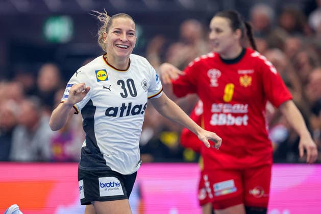 04.12.2025, Handball WM Frauen, Hauptrunde, Deutschland - Montenegro, 27th IHF Women s Handball World Championship, WM, Weltmeisterschaft Westfalenhalle Dortmund: Jenny Behrend (GER 30) Nordrhein-Westfalen Deutschland