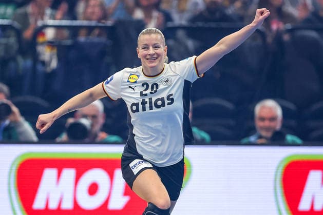 04.12.2025, Handball WM Frauen, Hauptrunde, Deutschland - Montenegro, 27th IHF Women s Handball World Championship, WM, Weltmeisterschaft Westfalenhalle Dortmund: Antje Doll (GER 29) jubelnd Nordrhein-Westfalen Deutschland