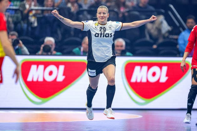 04.12.2025, Handball WM Frauen, Hauptrunde, Deutschland - Montenegro, 27th IHF Women s Handball World Championship, WM, Weltmeisterschaft Westfalenhalle Dortmund: Antje Doll (GER 29) jubelnd Nordrhein-Westfalen Deutschland