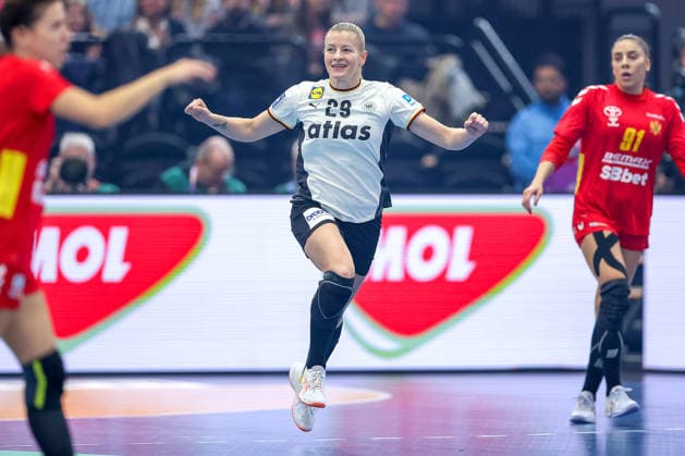 04.12.2025, Handball WM Frauen, Hauptrunde, Deutschland - Montenegro, 27th IHF Women s Handball World Championship, WM, Weltmeisterschaft Westfalenhalle Dortmund: Antje Doll (GER 29) jubelnd Nordrhein-Westfalen Deutschland