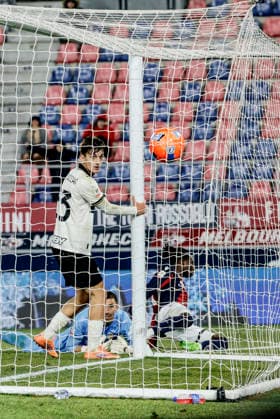 December 4, 2025, Bologna, BOLOGNA: Bologna s Jonathan Rowe scores the 1-1 goal during the Italian Cup soccer match Bologna FC vs Parma Calcio at Renato Dall Ara stadium in Bologna, Italy, 4 December 2025. ANSA ELISABETTA BARACCHI. Soccer: Italian Cup ; Bologna-Parma  - ZUMAa110 20251204_zaf_a110_020 Copyright: xElisabettaxBaracchix