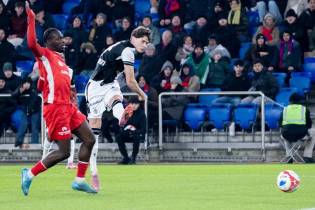 04 12 2025, Basel, St. Jakob-Park, Swiss Cup: FC Grand-Saconnex - FC Basel, Moritz Broschinski (17 Basel) Goal Invalid, offside Basel St. Jakob-Park Basel Switzerland Copyright: xJustPictures.ch PascalxvonxBürenx jp-en-PaVoB-_VB_5714