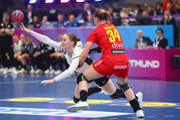 Nieke Kuehne (Deutschland) Deutschland vs Montenegro, Handball, Frauen-Weltmeisterschaft, 04.12.2025 Deutschland vs Montenegro, Handball, Frauen-Weltmeisterschaft, 04.12.2025 Dortmund Copyright: xEibner-Pressefotox EP_RWS
