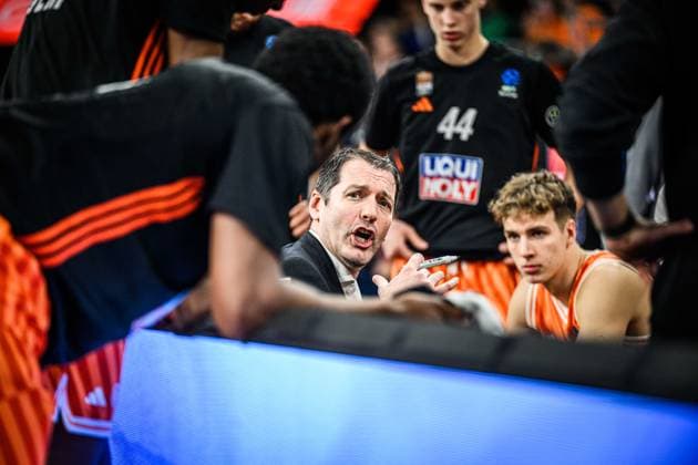 Head Coach Ty Harrelson (ratiopharm ulm) timeout during the Basketball Eurocup match between ratiopharm ulm and Dolomiti Energia Trento at ratiopharm Arena on December 4, 2025 in Neu-Ulm, Germany. (Photo by Harry Langer DeFodi Images)