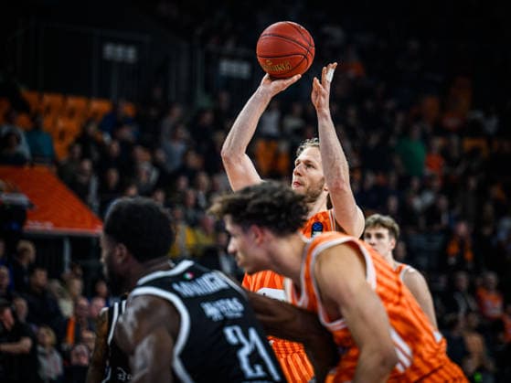 Christian Sengfelder (ratiopharm ulm) controls the Ball during the Basketball Eurocup match between ratiopharm ulm and Dolomiti Energia Trento at ratiopharm Arena on December 4, 2025 in Neu-Ulm, Germany. (Photo by Harry Langer DeFodi Images)
