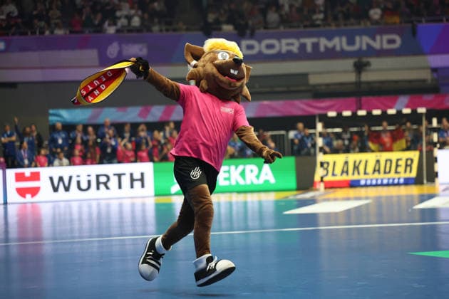 GER, Dortmund, 27th Wommen s World Championship, WM, Weltmeisterschaft 2025, Hauptrunde Main Round, Gruppe Group II, 2. Runde Round: Montenegro (MNE) vs. Deutschland Germany (GER) 04.12.2025, Westfalenhalle, Dortmund, GER, Dortmund, 27th Wommen s World Championship 2025, Hauptrunde Main Round, Gruppe Group II, 2. Runde Round: Montenegro (MNE) vs. Deutschland Germany (GER) , im Bild: Das Maskottchen der 2025 IHF Women™s World Championship also der Damen-Handballweltmeisterschaft 2025 in Deutschland und den Niederlanden heißt Hanniball.