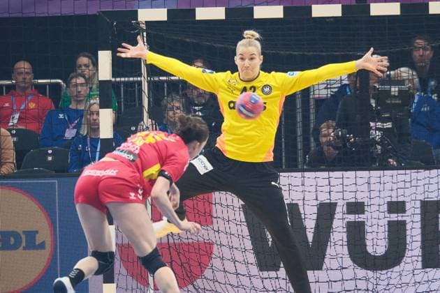 04.12.2025 xkhx Dormund, Westfallenhalle, Länderspiel Handball-WM der Frauen Hauptrunde Handball-Nationalmannschaft Deutschland gegen Nationalteam Montenegro Torwart Katharina Filter (GER)
