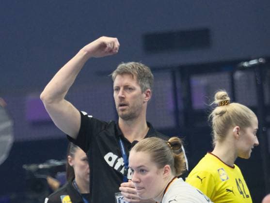 04.12.2025 xkhx Dormund, Westfallenhalle, Länderspiel Handball-WM der Frauen Hauptrunde Handball-Nationalmannschaft Deutschland gegen Nationalteam Montenegro Markus Gaugisch (Head Coach Germany)