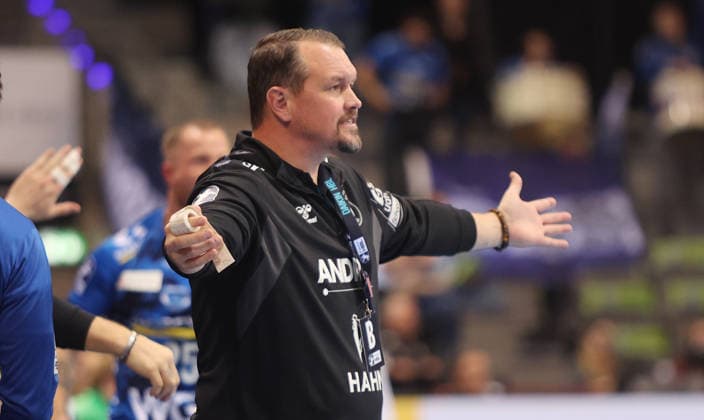 Stuttgart , Handball Daikin HBL Bundesliga TVB Stuttgart vs. HSG Wetzlar , Misha Kaufmann ( Trainer TVB )