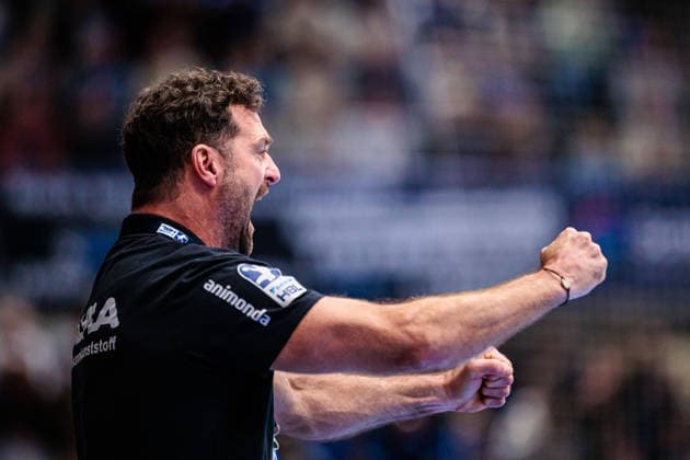 Florian Kehrmann (TBV Lemgo Lippe, Trainer) jubelt freut sich GER, TBV Lemgo Lippe vs. SG Flensburg-Handewitt, Handball, 1. Bundesliga, 15. Spieltag, Spielzeit 2025 2026, 04.12.2025 GER, TBV Lemgo Lippe vs. SG Flensburg-Handewitt, Handball, 1. Bundesliga, 15. Spieltag, Spielzeit 2025 2026, 04.12.2025 Lemgo Copyright: xEibner-Pressefoto JanxRollingerx EP_JSK