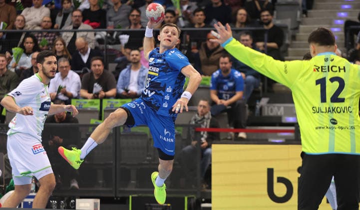 Stuttgart , Handball Daikin HBL Bundesliga TVB Stuttgart vs. HSG Wetzlar , Simone Mengon ( TVB )