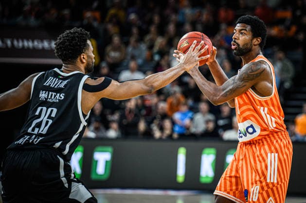 Jordan Bayehe (Dolomiti Energia Trento) und Malik Osborne (ratiopharm ulm) battle for the ball during the Basketball Eurocup match between ratiopharm ulm and Dolomiti Energia Trento at ratiopharm Arena on December 4, 2025 in Neu-Ulm, Germany. (Photo by Harry Langer DeFodi Images)