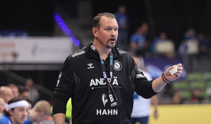 Stuttgart , Handball Daikin HBL Bundesliga TVB Stuttgart vs. HSG Wetzlar , Trainer Misha Kaufmann ( TVB )