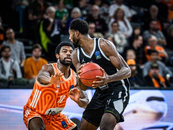 Malik Osborne (ratiopharm ulm) undSelom Mawugbe (Dolomiti Energia Trento) battle for the ball during the Basketball Eurocup match between ratiopharm ulm and Dolomiti Energia Trento at ratiopharm Arena on December 4, 2025 in Neu-Ulm, Germany. (Photo by Harry Langer DeFodi Images)