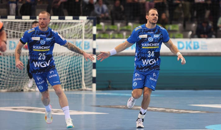 Stuttgart , Handball Daikin HBL Bundesliga TVB Stuttgart vs. HSG Wetzlar , von links: Patrick Zieker Kai Häfner ( TVB )