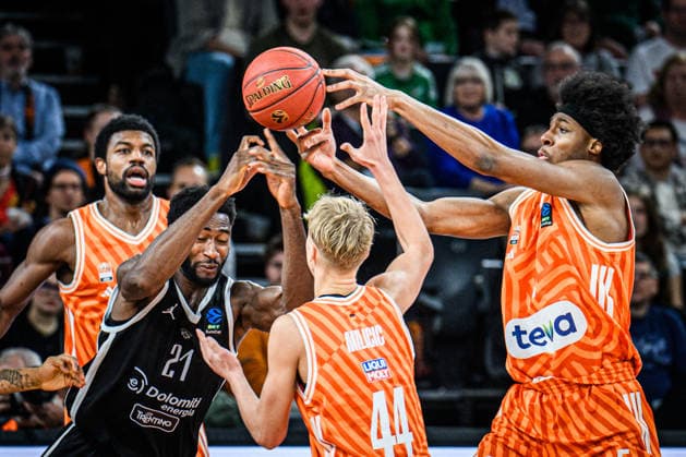 Selom Mawugbe (Dolomiti Energia Trento), Teo Milicic (ratiopharm ulm) und Mohamed Diakite (ratiopharm ulm) battle for the ball during the Basketball Eurocup match between ratiopharm ulm and Dolomiti Energia Trento at ratiopharm Arena on December 4, 2025 in Neu-Ulm, Germany. (Photo by Harry Langer DeFodi Images)