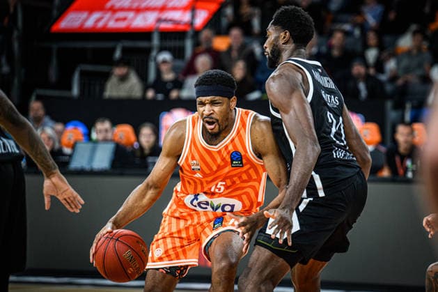 Justin Simon (ratiopharm ulm) und Selom Mawugbe (Dolomiti Energia Trento) battle for the ball during the Basketball Eurocup match between ratiopharm ulm and Dolomiti Energia Trento at ratiopharm Arena on December 4, 2025 in Neu-Ulm, Germany. (Photo by Harry Langer DeFodi Images)