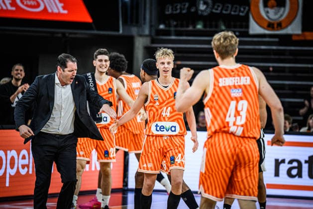 Head Coach Ty Harrelson (ratiopharm ulm), Teo Milicic (ratiopharm ulm) und Christian Sengfelder (ratiopharm ulm) gestures during the Basketball Eurocup match between ratiopharm ulm and Dolomiti Energia Trento at ratiopharm Arena on December 4, 2025 in Neu-Ulm, Germany. (Photo by Harry Langer DeFodi Images)