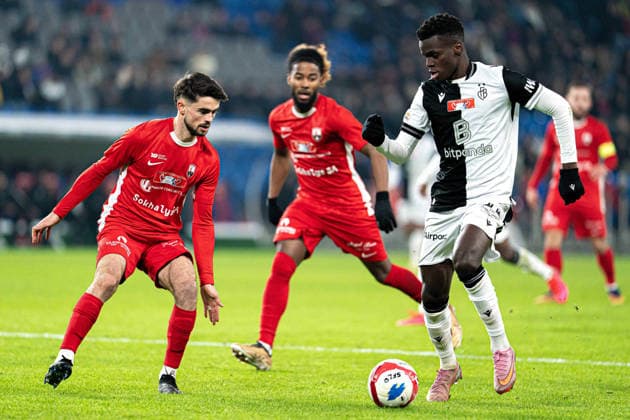 Abemly Meto Silu Metinho (5 FC Basel 1893), right, and Tom Perracino (25 FC Grand-Saconnex), left, in action during the Swiss Cup Round of 16 match between FC Grand-Saconnex and FC Basel 1893 at St. Jakob-Park, Basel, Switzerland. Copyright: xPriscilaxBütlerx xSPPx Sportspressphoto_SPR69794