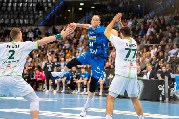 Handball I Herren I Saison 2025-2026 I Bundesliga I 11. Spieltag I TVB Stuttgart - HSG Wetzlar I 04.12.2025 Lenny Rubin (44, TVB Stuttgart) im Wurf Stuttgart Porsche Arena Baden-Württemberg Deutschland Copyright: xLobeca MaxxPetershansx
