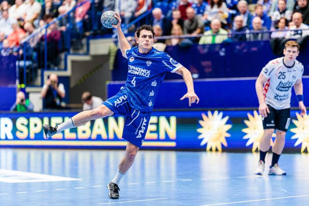 Samuel Zehnder (TBV Lemgo Lippe, 04) beim Siebenmeter 7 Meter Wurf GER, TBV Lemgo Lippe vs. SG Flensburg-Handewitt, Handball, 1. Bundesliga, 15. Spieltag, Spielzeit 2025 2026, 04.12.2025 GER, TBV Lemgo Lippe vs. SG Flensburg-Handewitt, Handball, 1. Bundesliga, 15. Spieltag, Spielzeit 2025 2026, 04.12.2025 Lemgo Copyright: xEibner-Pressefoto JanxRollingerx EP_JSK