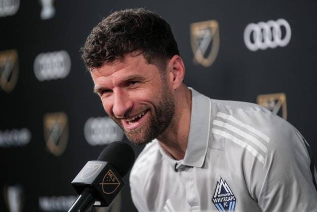 December 4, 2025, Fort Lauderdale, Fl, UNITED STATES: Vancouver Whitecaps Thomas Muller smiles during a news conference ahead of the MLS, Fussball Herren, USA Cup final soccer match, in Fort Lauderdale, Fla., Thursday, Dec. 4, 2025. Canada News - December 4, 2025 - ZUMAc35_ 20251204_zaf_c35_047 Copyright: xDarrylxDyckx