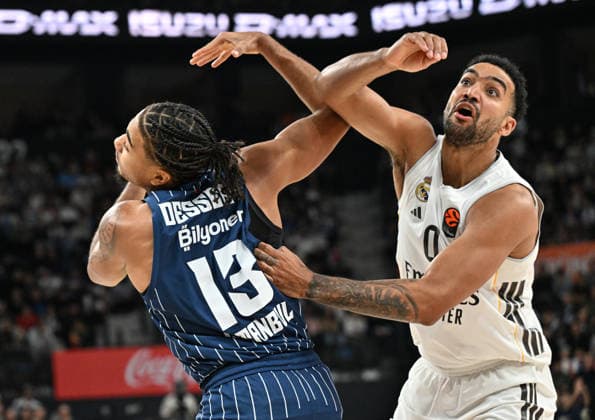 Anadolu Efes v Real Madrid - EuroLeague ISTANBUL, TURKIYE - DECEMBER 4: Brice Dessert (13) of Anadolu Efes in action against Trey Lyles (0) of Real Madrid during EuroLeague week 14 basketball match between Anadolu Efes and Real Madrid at Basketball Development Center in Istanbul, Turkiye on December 4, 2025. Elif Ozturk Anadolu Istanbul Turkey. Editorial use only. Please get in touch for any other usage.  Copyright: x2025xAnadoluxElifxOzturkx