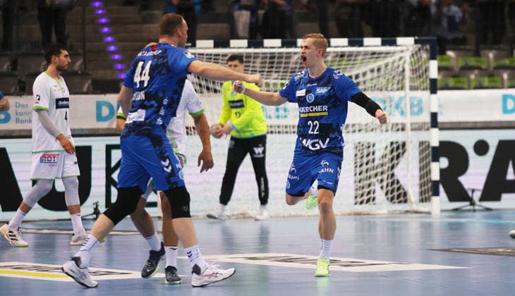 Stuttgart , Handball Daikin HBL Bundesliga TVB Stuttgart vs. HSG Wetzlar , von links: Lenny Rubin Torben Matzke ( TVB )