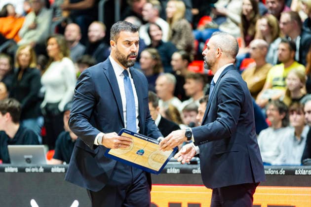 04.12.2025, xomx, Basketball EuroCup, Niners Chemnitz - Turk Telekom v.l. ERDEM CAN (Turk Telekom Ankara Head Coach) Chemnitz