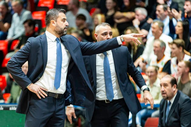 04.12.2025, xomx, Basketball EuroCup, Niners Chemnitz - Turk Telekom v.l. ERDEM CAN (Turk Telekom Ankara Head Coach) Chemnitz