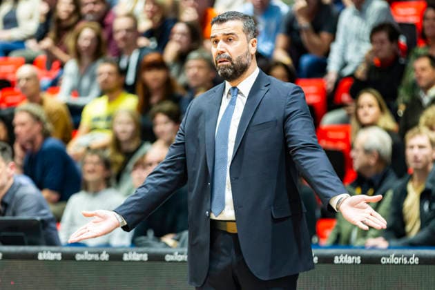 04.12.2025, xomx, Basketball EuroCup, Niners Chemnitz - Turk Telekom v.l. ERDEM CAN (Turk Telekom Ankara Head Coach) Chemnitz