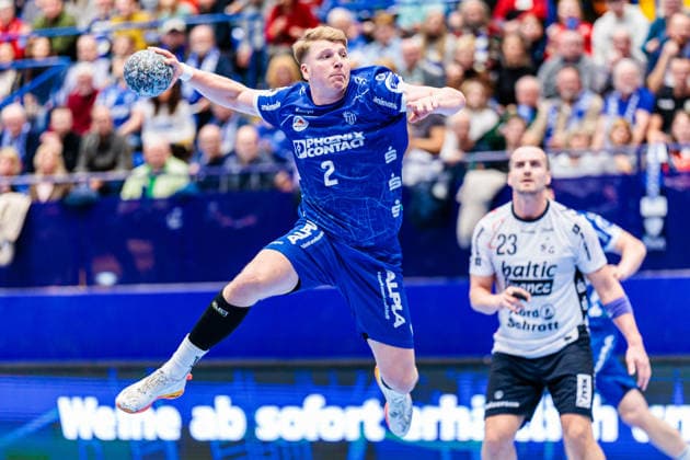 Lukas Hutecek (TBV Lemgo Lippe, 02) im Torwurf GER, TBV Lemgo Lippe vs. SG Flensburg-Handewitt, Handball, 1. Bundesliga, 15. Spieltag, Spielzeit 2025 2026, 04.12.2025 GER, TBV Lemgo Lippe vs. SG Flensburg-Handewitt, Handball, 1. Bundesliga, 15. Spieltag, Spielzeit 2025 2026, 04.12.2025 Lemgo Copyright: xEibner-Pressefoto JanxRollingerx EP_JSK