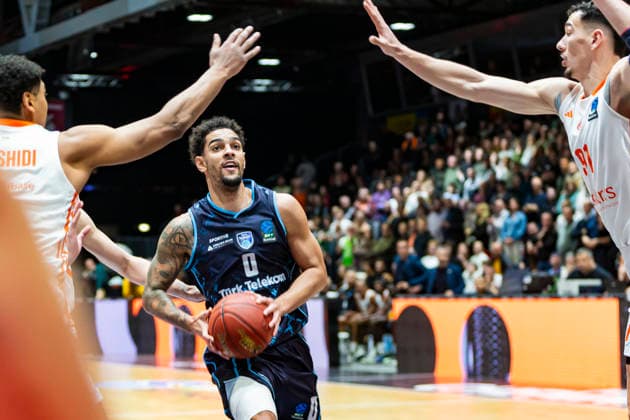 04.12.2025, xomx, Basketball EuroCup, Niners Chemnitz - Turk Telekom v.l. MICHAEL JADEN DEVOE (Turk Telekom Ankara) am Ball Chemnitz