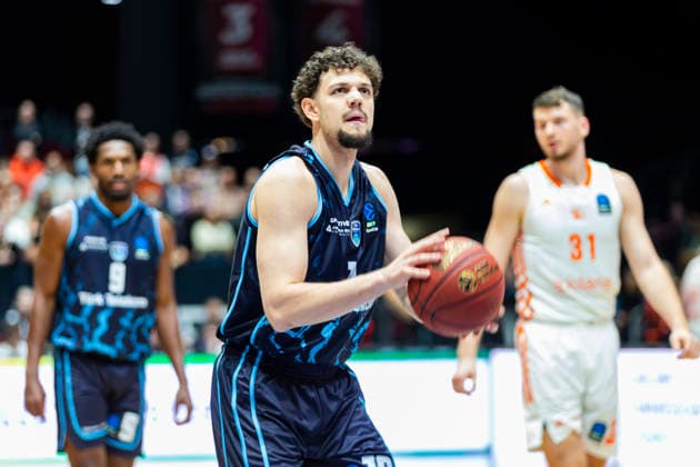 04.12.2025, xomx, Basketball EuroCup, Niners Chemnitz - Turk Telekom v.l. UROS TRIFUNOVIC (Turk Telekom Ankara) am Ball. Chemnitz
