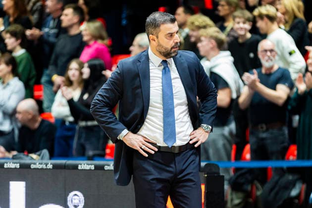 04.12.2025, xomx, Basketball EuroCup, Niners Chemnitz - Turk Telekom v.l. ERDEM CAN (Turk Telekom Ankara Head Coach) Chemnitz