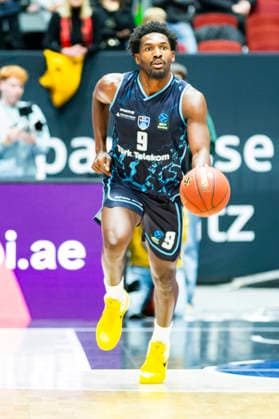 04.12.2025, xomx, Basketball EuroCup, Niners Chemnitz - Turk Telekom v.l. JALEEN SMITH (Turk Telekom Ankara) am Ball. Einzelbild, Freisteller, Chemnitz