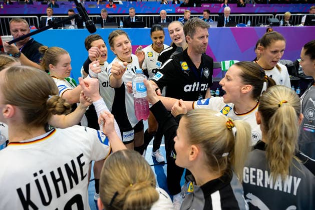 Handball, Frauen WM, Hauptrunde: Montenegro - Deutschland die Mannschaft von Deutschland Dortmund Westfalenhalle Nordrhein-Westfalen Deutschland