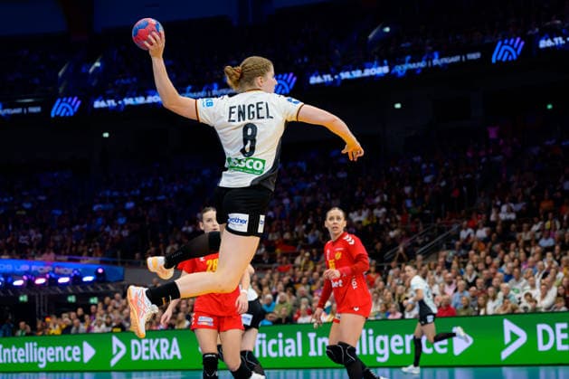 Handball, Frauen WM, Hauptrunde: Montenegro - Deutschland Nina Engel (Deutschland) Dortmund Westfalenhalle Nordrhein-Westfalen Deutschland
